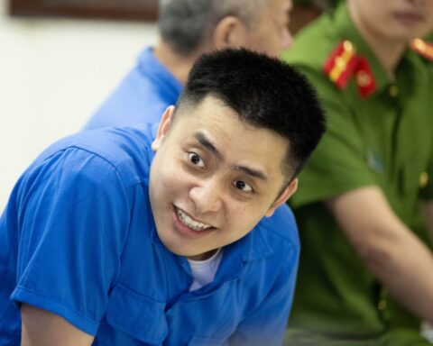 Phẫn nộ với nụ cười máu lạnh của Bùi Đình Khánh trong phiên tòa ở Quảng Ninh