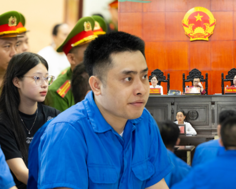 Toàn cảnh ngày đầu tiên phiên tòa sơ thẩm xét xử Bùi Đình Khánh cùng 18 đồng bọn: Thái độ gây chú ý của “trùm ma túy” cùng người yêu