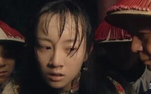 Miệng giếng nhỏ đến mức khó lọt đầu người, vì sao Trân phi vẫn bị đẩy xuống? Sự thật nằm ở chi tiết này