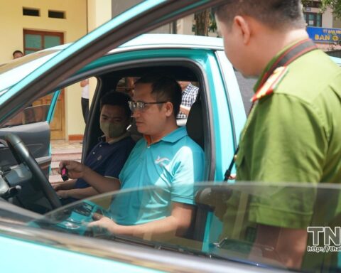 Bắt 4 tài xế lắp thiết bị điện tử trên taxi điện nhằm chiếm đoạt tiền