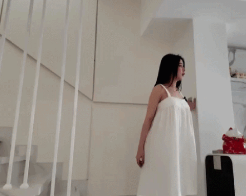 Showbiz có 1 mỹ nhân thấp bé nhưng body bốc lửa: 31 tuổi vẫn độc thân, sở hữu biệt thự 3 tầng góc nào cũng đẹp