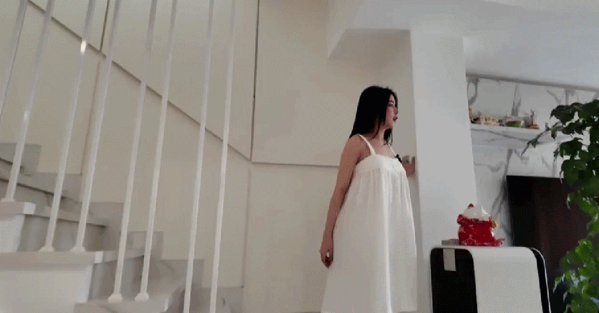 Showbiz có 1 mỹ nhân thấp bé nhưng body bốc lửa: 31 tuổi vẫn độc thân, sở hữu biệt thự 3 tầng góc nào cũng đẹp