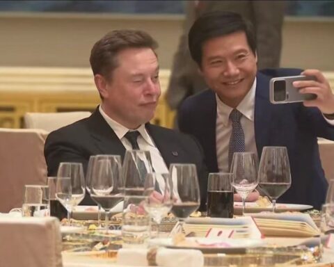 Bức ảnh của Elon Musk và CEO Xiaomi