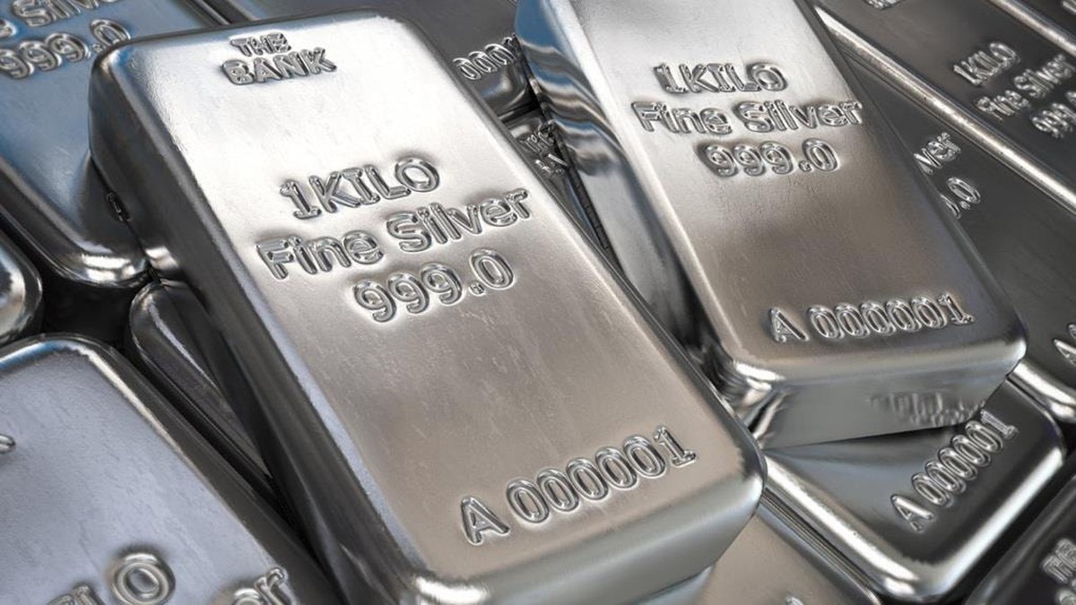 Quỹ khổng lồ tung tiền “gom” gần 200 tấn bạc chỉ trong 4 ngày
