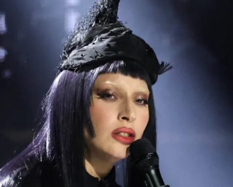 Lady Gaga gây sốc khi “đưa tang” công khai giữa phố