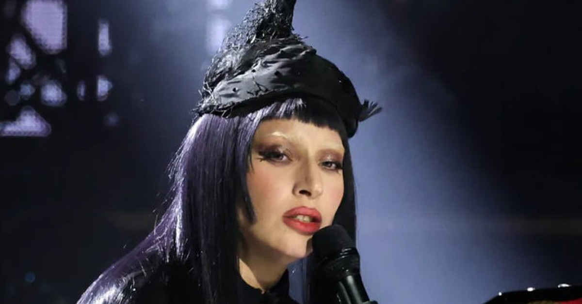 Lady Gaga gây sốc khi “đưa tang” công khai giữa phố