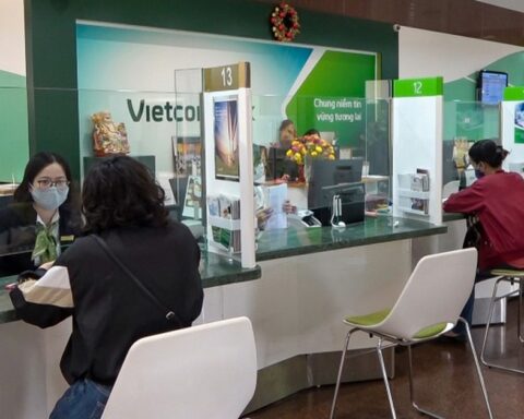 Người dùng Vietcombank, Techcombank và BIDV chú ý: Chuyển khoản không còn miễn phí với các giao dịch sau