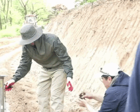 Thê thảm cho “tổng tài đánh phụ nữ” phải bỏ phố về quê làm nông dân, còn bị bạn bè lừa sạch hàng chục tỷ