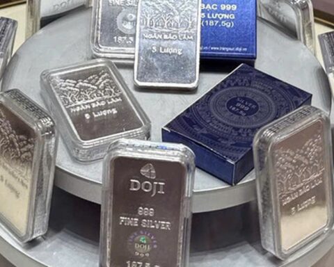 Rớt mạnh từ đỉnh 2 tháng, điều gì chờ đợi giá bạc trong tuần tới?