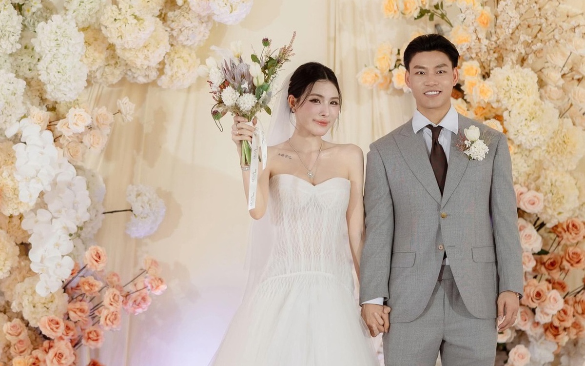 Văn Thanh cưới nàng tiểu thư, rước dâu bằng siêu xe, dựng rạp trên sân bóng làng vẫn chưa tin mình “đã có vợ”