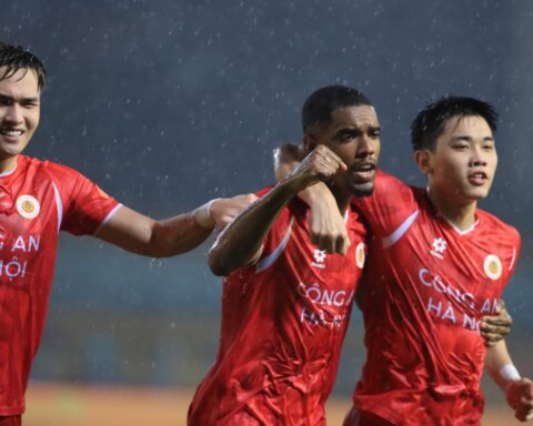 Ảnh: Thắng kịch tính Thanh Hoá, CLB CAHN vô địch V.League sớm 3 vòng đấu