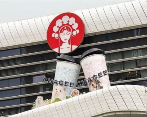 Đại gia trà sữa Trung Quốc ‘Mỹ tiến’, âm mưu xóa sổ Starbucks bằng đồ uống cao cấp giá 150 nghìn đồng
