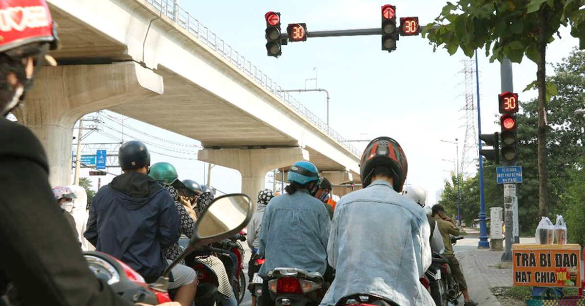 Dừng đèn đỏ kiểu này có thể bị phạt tới 22 triệu đồng, người dân chú ý