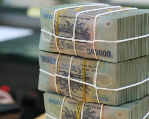 Một ngân hàng trả lãi suất 8,5%/năm cho số tiền gửi từ 500.000 đồng