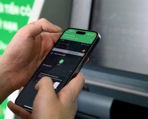 Phong tỏa tài khoản ngân hàng với những ai thực hiện giao dịch chuyển khoản có nội dung sau