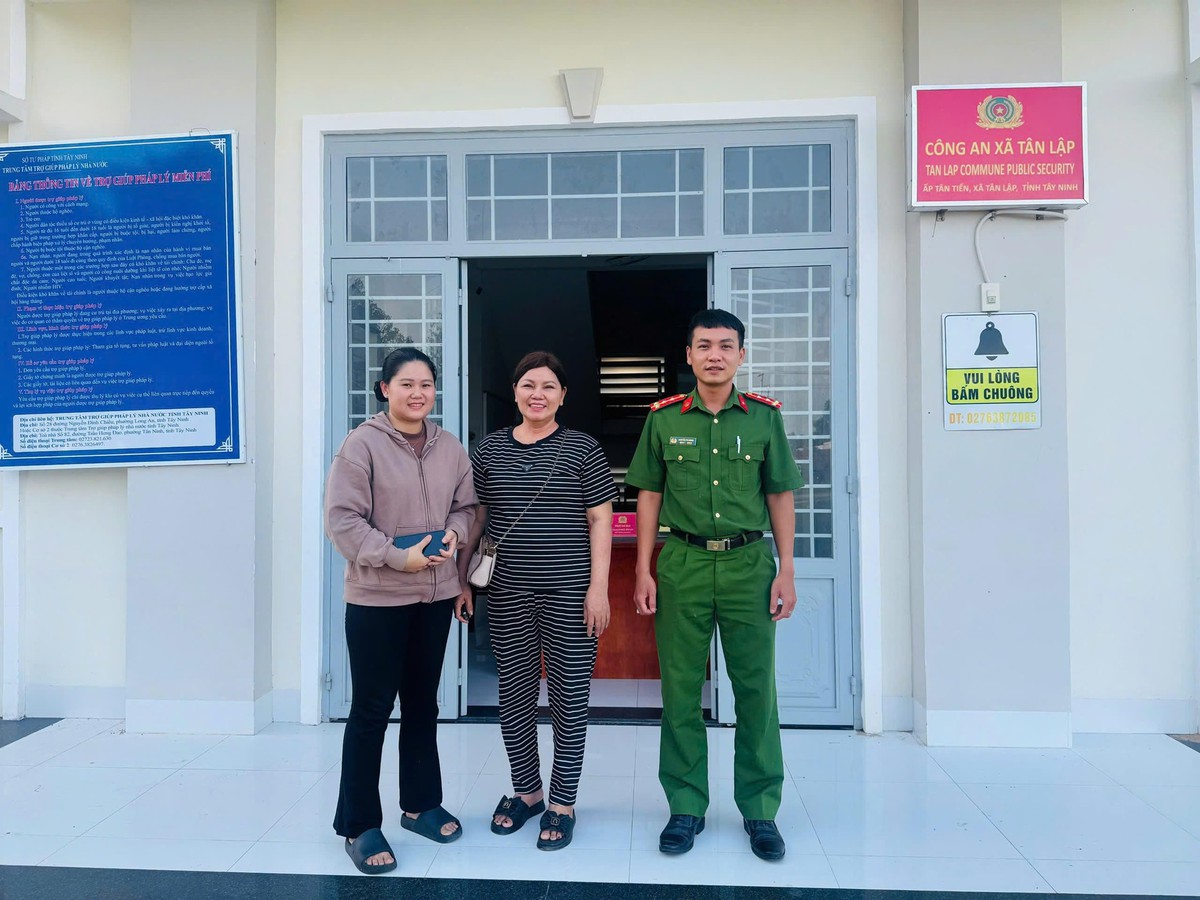 Hai người phụ nữ SN 1966 và 1997 cùng đến công an làm việc sau khi tài khoản phát sinh giao dịch 250.000.000 đồng