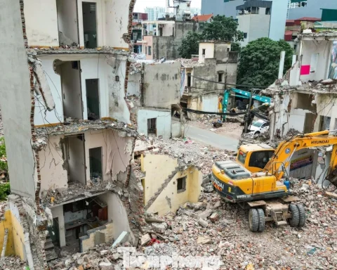 Người dân Đông Ngạc di dời phục vụ dự án đường 10 làn phía Tây Hà Nội