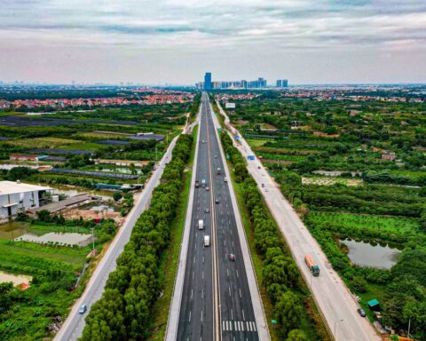 Việt Nam sở hữu một tuyến cao tốc đẹp như Châu Âu, được xây dựng theo tiêu chuẩn quốc tế