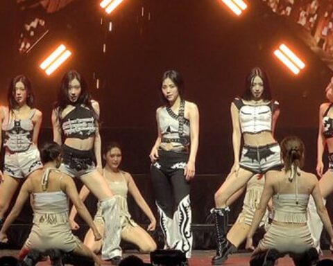 ITZY hồi sinh ngoạn mục: Concert gây sốt, album leo top 1 nước ngoài