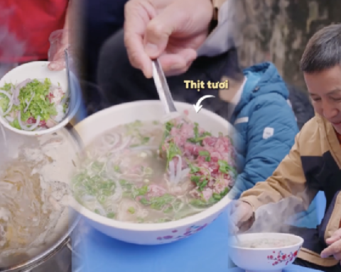 Quán phở “độc đáo” nhất Hà Nội đập thẳng thịt sống vào bát, được NSƯT Chí Trung mê mẩn ăn suốt 3 đời