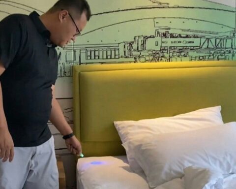 Phát hiện hàng loạt khách sạn nổi tiếng không được thay ga giường, vỏ chăn gối, khăn tắm và cốc nước sau mỗi lượt khách