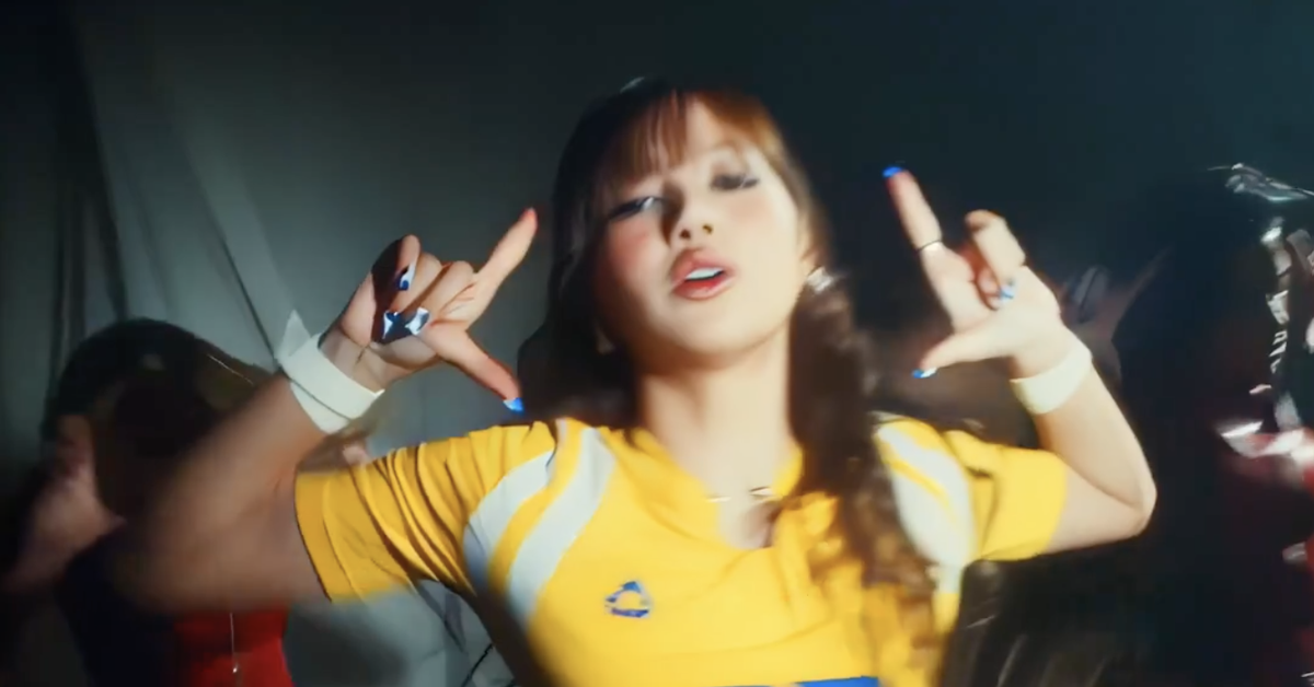 Lisa (BLACKPINK) hát nhạc World Cup 2026