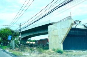 Cắm biển báo công trường thi công nhưng 2 năm trời không thấy bóng công nhân
