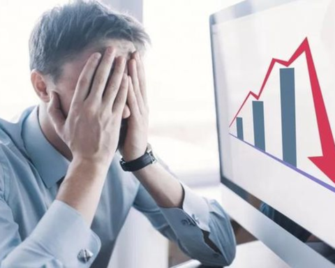 Doanh nghiệp xây lắp điện sắp phải rời sàn HOSE, cổ phiếu lập tức “nằm sàn”