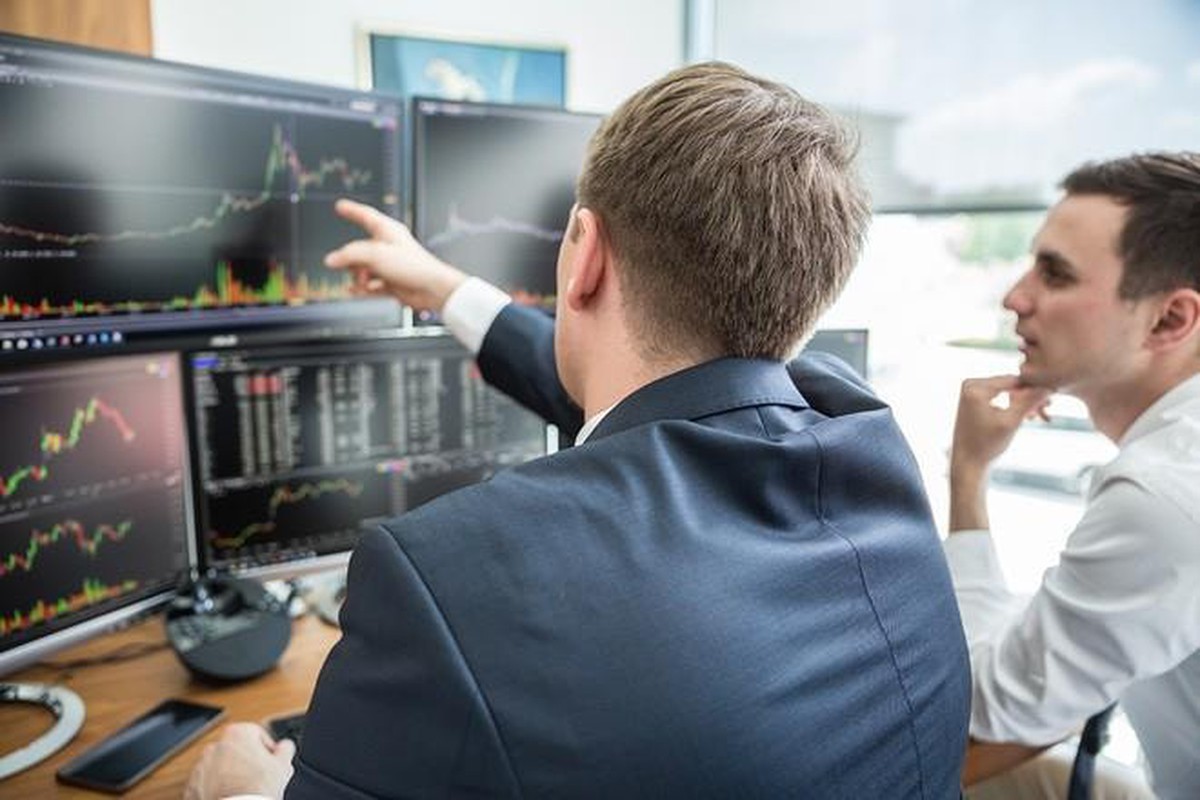Khối ngoại “tung” hơn 700 tỷ gom ba cổ phiếu bluechips trong phiên VN-Index biến động mạnh