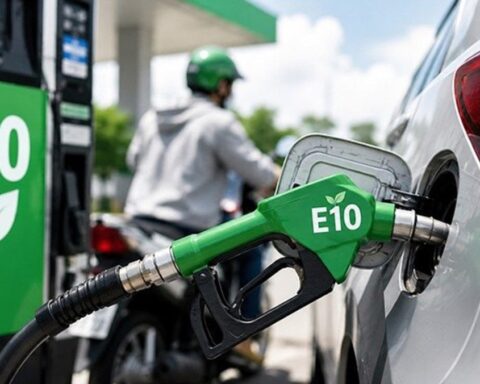 Vì sao giá xăng sinh học E10 rẻ hơn xăng khoáng?