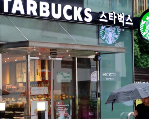 Nóng: Starbucks bị tẩy chay diện rộng, một CEO nhận án sa thải ngay lập tức