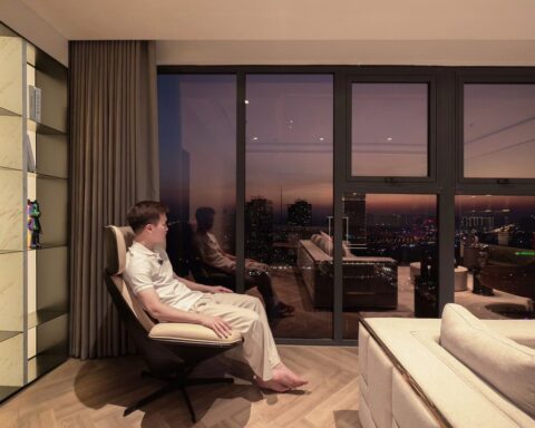 Bên trong căn hộ 120m2 của Hoàng Đức ở Hà Nội: View ngắm trọn sân Mỹ Đình, có cả thú chơi “ngốn tiền”