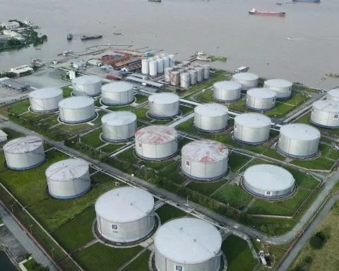 Xăng E10: Việt Nam có thể chi tỷ USD nhập ethanol mỗi năm