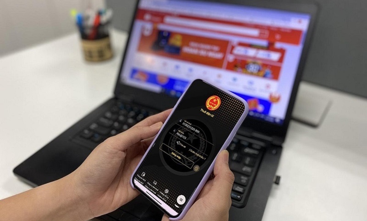 Vì sao ngành thuế yêu cầu người dân xác thực sinh trắc học trên eTax Mobile?