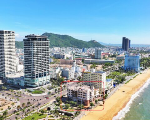 Cận cảnh tháo dỡ khách sạn hạng sang chắn biển Quy Nhơn