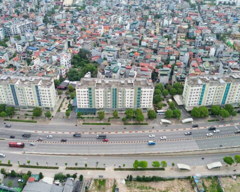 Cận cảnh nơi ở mới của các hộ dân rời ven sông Hồng để xây cầu