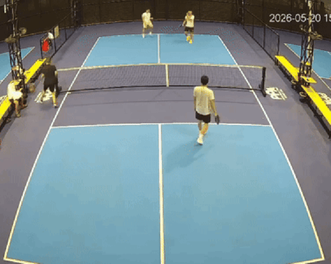 Xôn xao clip người đàn ông đánh hỏng bóng vung vợt pickleball “tác động vật lý” đối thủ