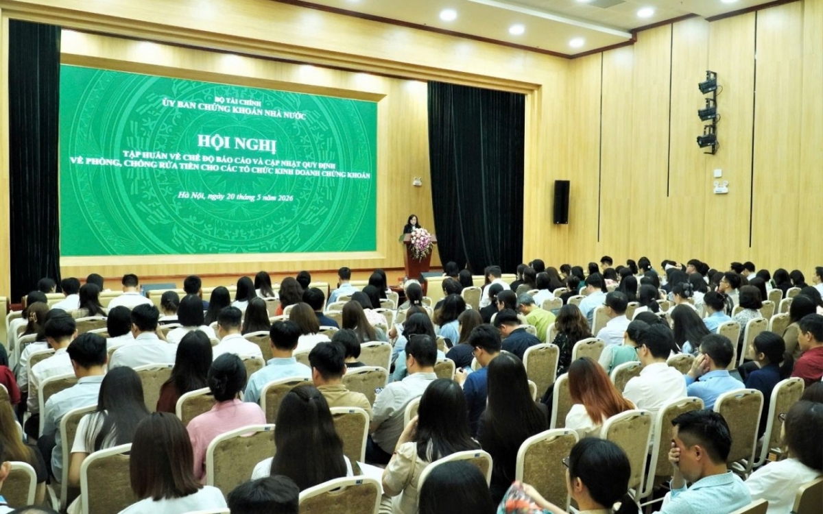 Tập huấn chế độ báo cáo phòng, chống rửa tiền cho các tổ chức kinh doanh chứng khoán