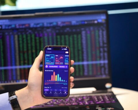 Chứng khoán ngày 20/5: Lực cầu bắt đáy mãnh mẽ cuối phiên, VN-Index đảo chiều ngoạn mục
