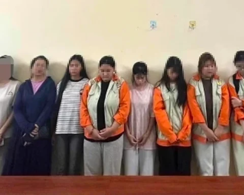 Triệu tập nhóm nữ sinh đánh bạn trong nhà vệ sinh