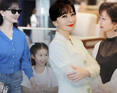Sắc vóc tuổi 72 của “huyền thoại không tuổi” Triệu Nhã Chi: Đi cạnh cháu gái mà ngỡ mẹ con, mẹo giữ nhan là thứ nước người Việt bỏ đi