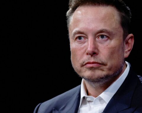 Tỷ phú Elon Musk dự báo tương lai 20 năm nữa gây chấn động: Con người vẫn nên học đại học