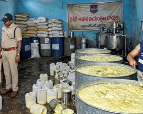 Đường dây sản xuất sữa chua giả quy mô lớn: Thu giữ hơn 2,5 tấn tang vật, sử dụng xà phòng và chất tẩy rửa để lên men