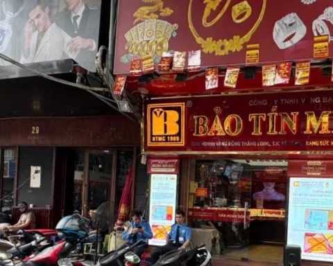 Cảnh tượng lạ trên ‘phố vàng’ Hà Nội