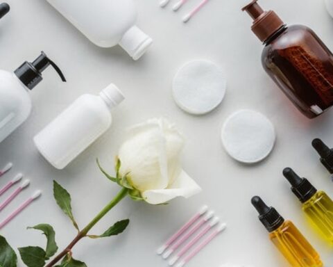 Nóng: Một loại kem chống nắng và mặt nạ dưỡng trắng da bị buộc thu hồi, tiêu hủy toàn quốc