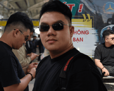 Mỗi ngày vượt 70km từ Đồng Nai lên TP.HCM đi làm bằng metro, xe buýt: “Đổi lại có thêm thời gian cho gia đình”