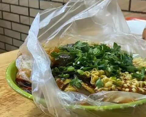 Người đàn ông mắc ung thư hạch vì 1 kiểu đựng đồ ăn quen thuộc, gia đình bất lực: Khuyên nhiều năm không được