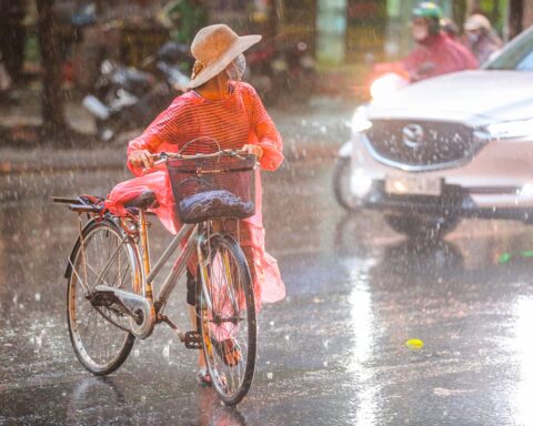 Miền Bắc và miền Trung sắp đón ‘mưa vàng’ giải nhiệt, kết thúc đợt nắng cháy da