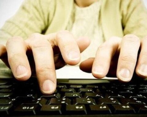 Người nhà của Phó Chủ tịch 1 DN thép bị phạt nửa tỷ đồng vì “bán chui” cổ phiếu