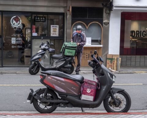 Nóng: Một công ty giao đồ ăn nổi tiếng sắp bán mình cho Uber, định giá ở mức 15 tỷ USD